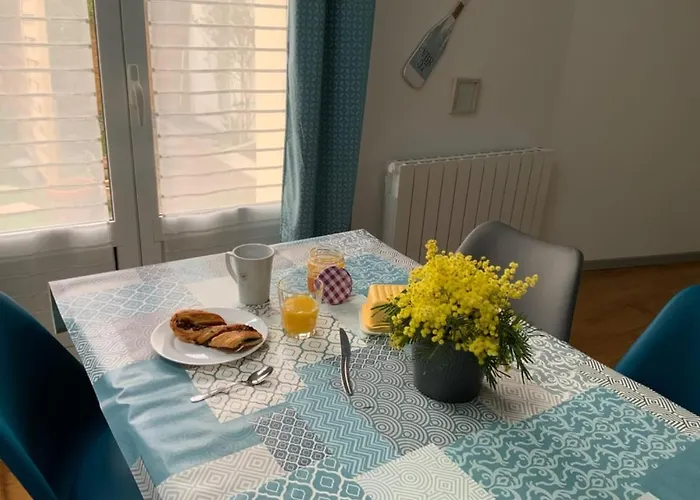 Maison De Bourg Cosy Et Fonctionnelle Proche Hébergement de vacances *