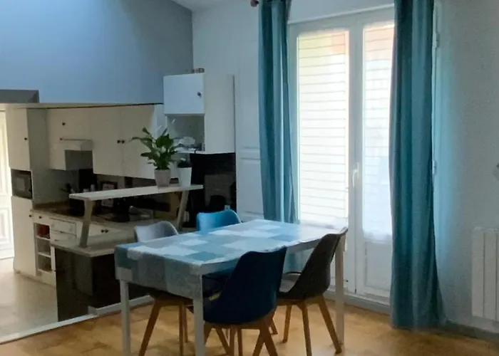 Hébergement de vacances Maison De Bourg Cosy Et Fonctionnelle Proche *